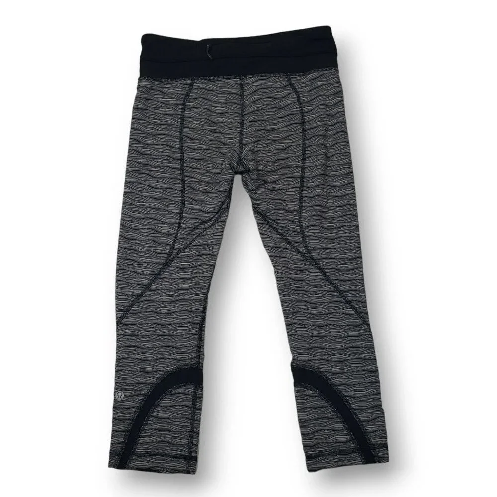 Lululemon Run Inspire Crop II Womens 6 Luxtreme Textured Wave Black Silver Spoon